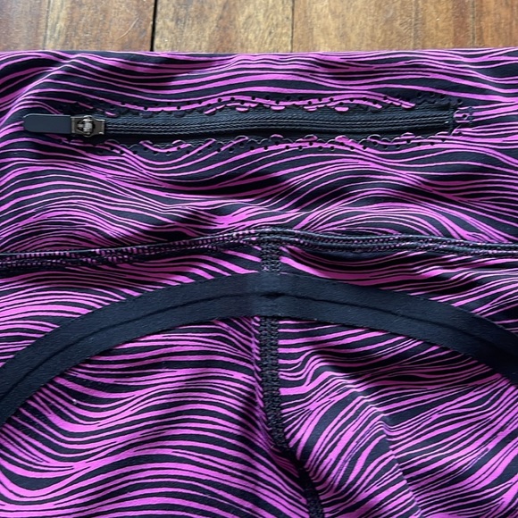 Lululemon On Track Crop Life Lines Polar Pink Black - Picture 12 of 13